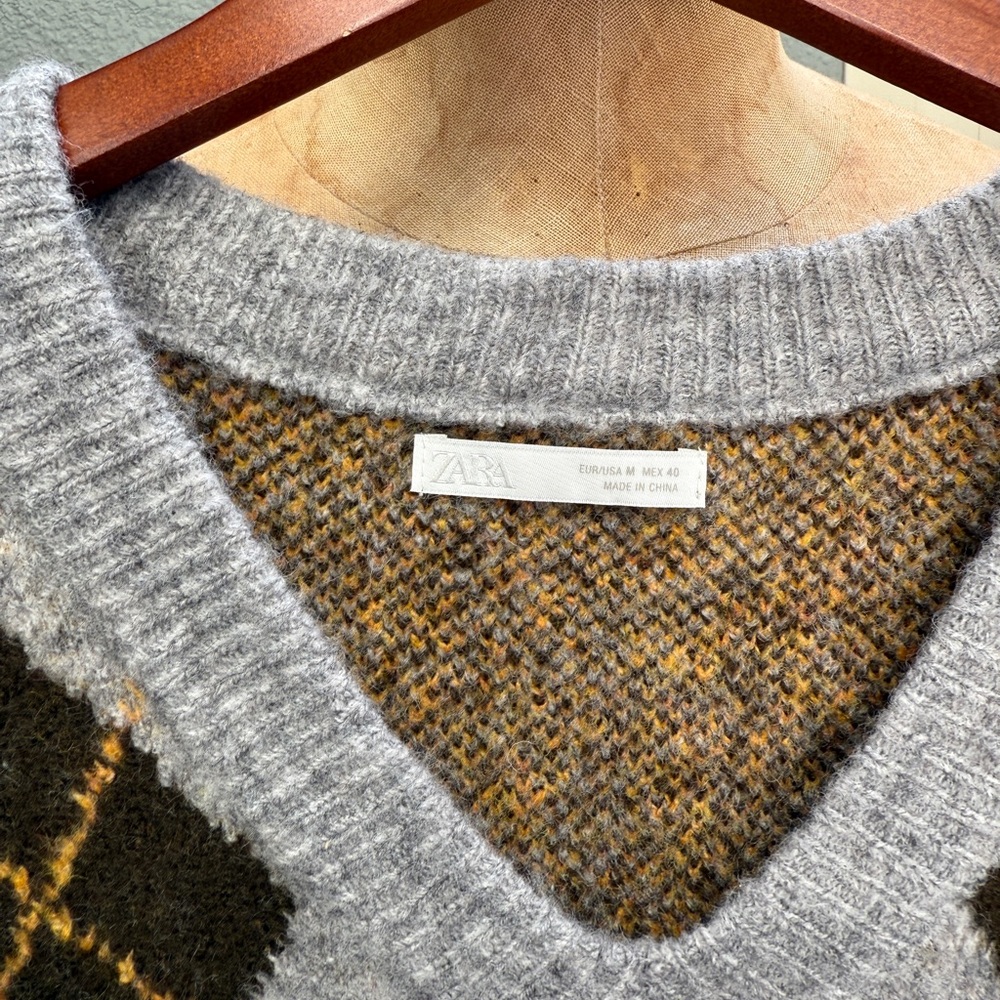 Zara Men's V-Neck Argyle Sweater Vest - Gray and Yellow - Picture 3 of 5